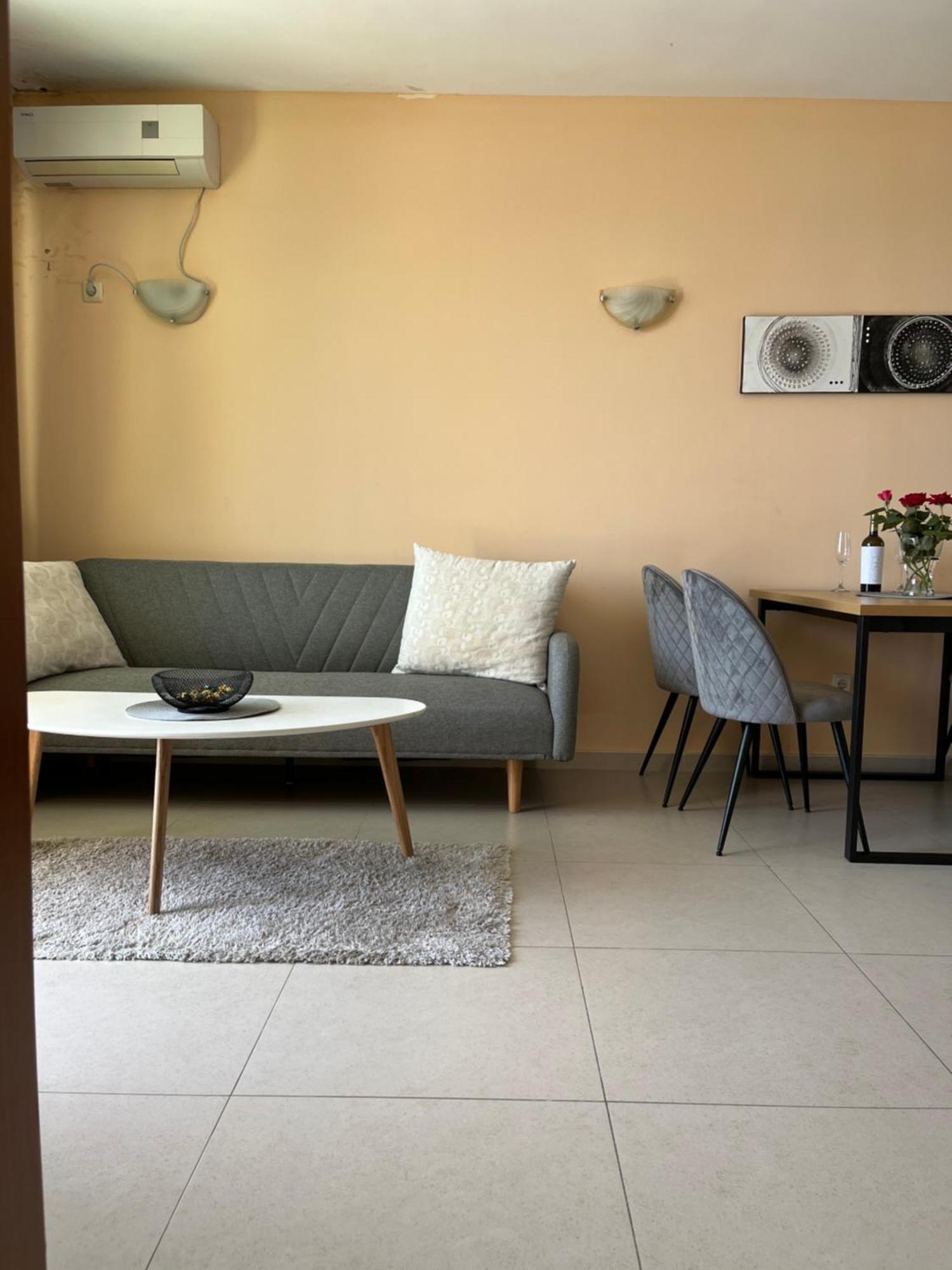 Privat Apartament Golf Coast Kavarna Eksteriør bilde